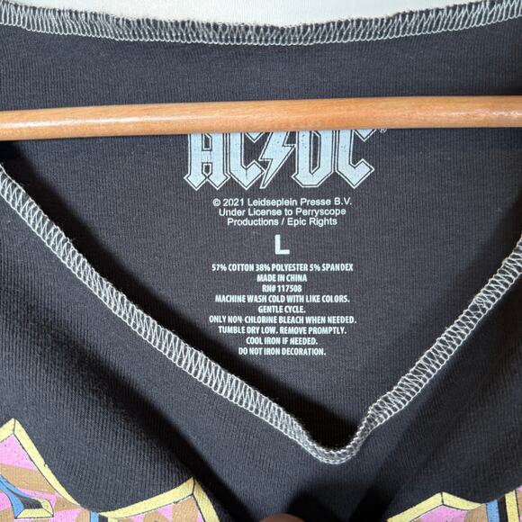 AC/DC “Highway to Hell” Cropped T‑Shirt Women’s Large Black Graphic Baby Tee - Picture 5 of 7